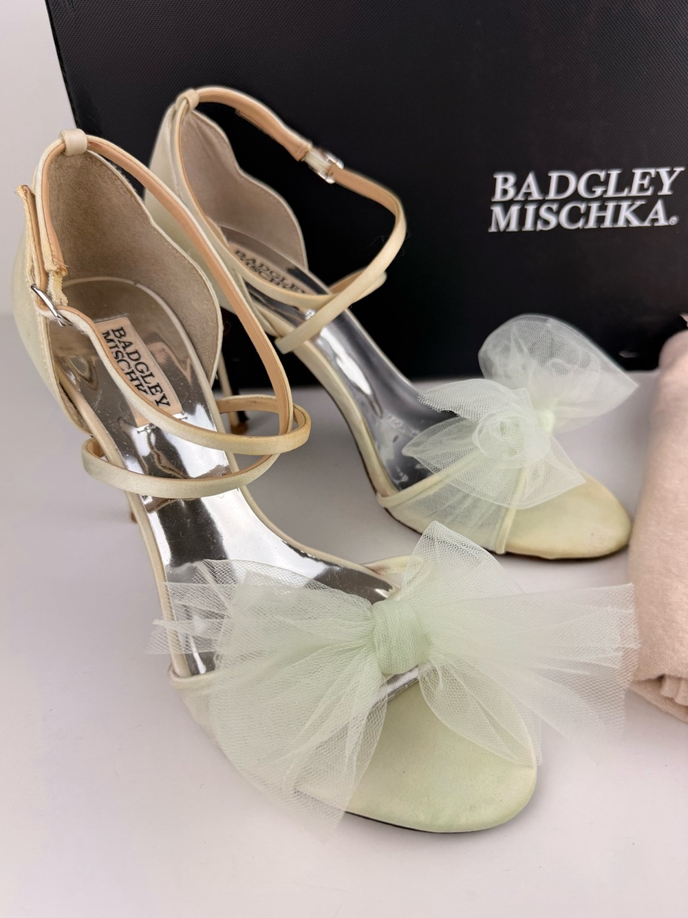 Badgley Mischka Tessica 7.5 Tulle Bow Heels Soft Blue Party Shoes, Size 7.5